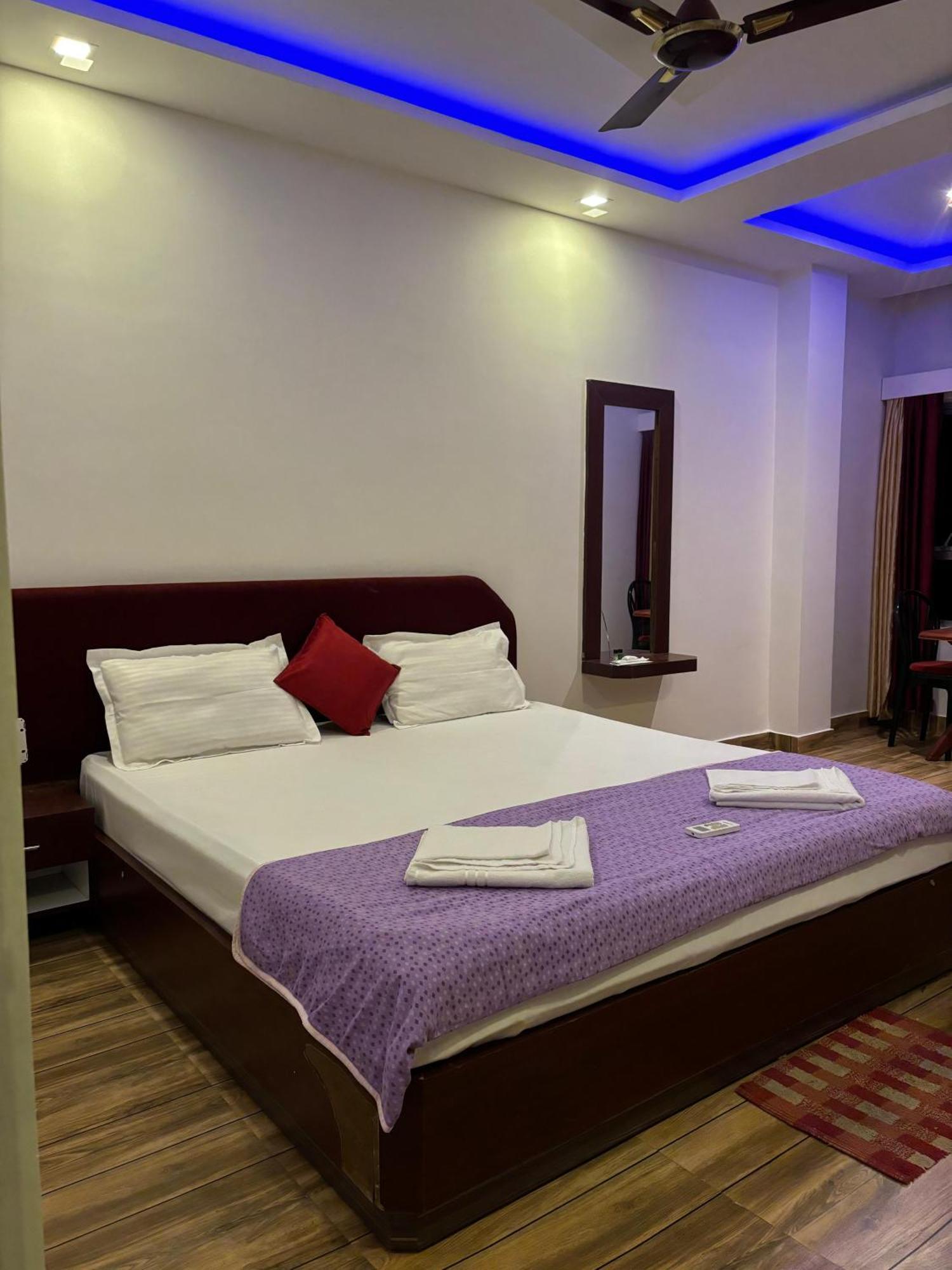 The Tamarind Tree Hotel & Restaurant Shadipur Ngoại thất bức ảnh