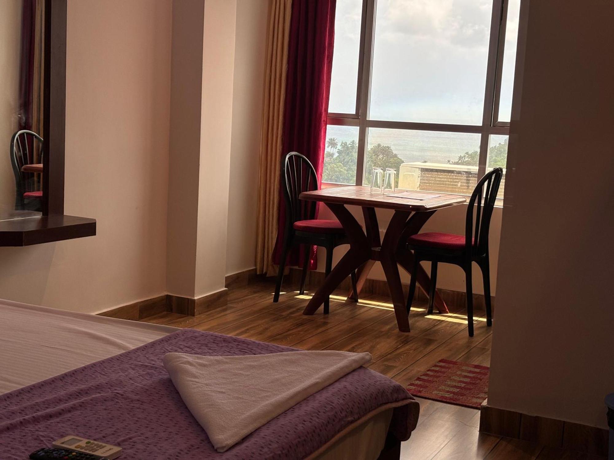 The Tamarind Tree Hotel & Restaurant Shadipur Ngoại thất bức ảnh
